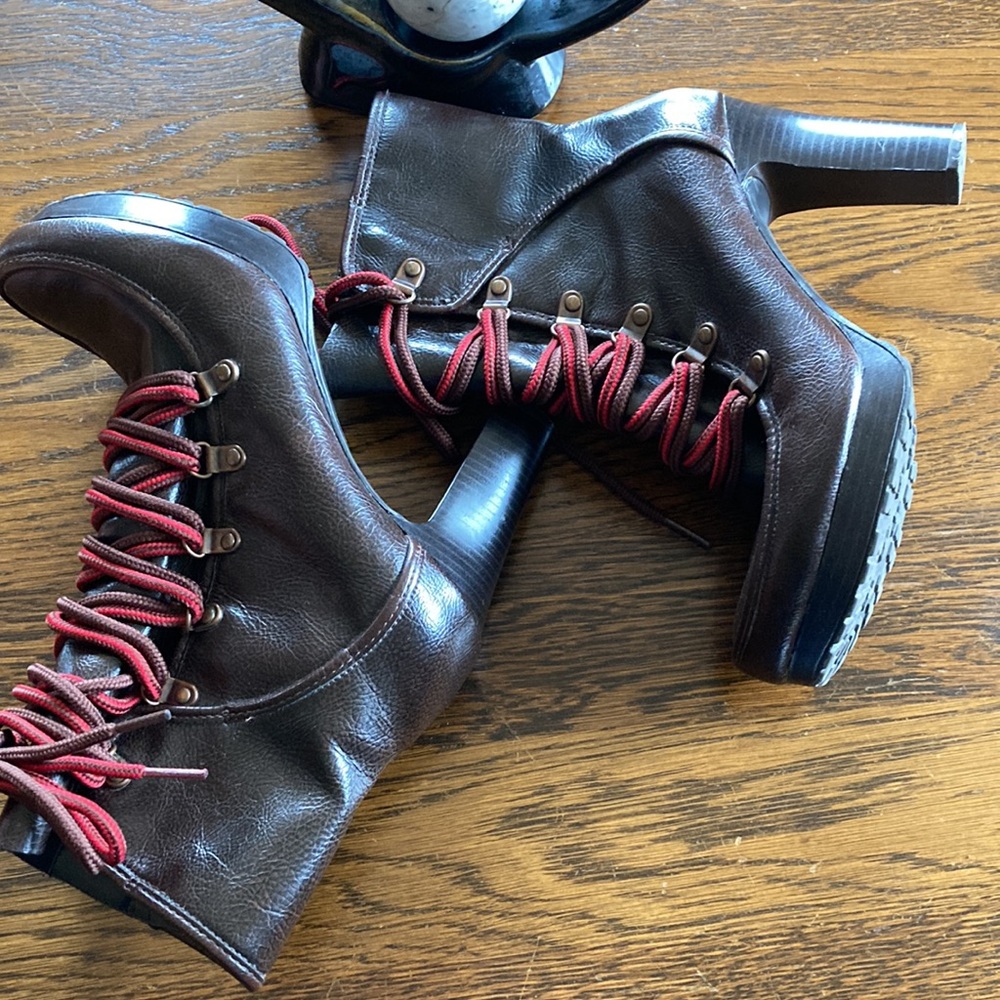 Ana heeled boots. 3.5 inch heel, easy walk, brown red shoestrings.